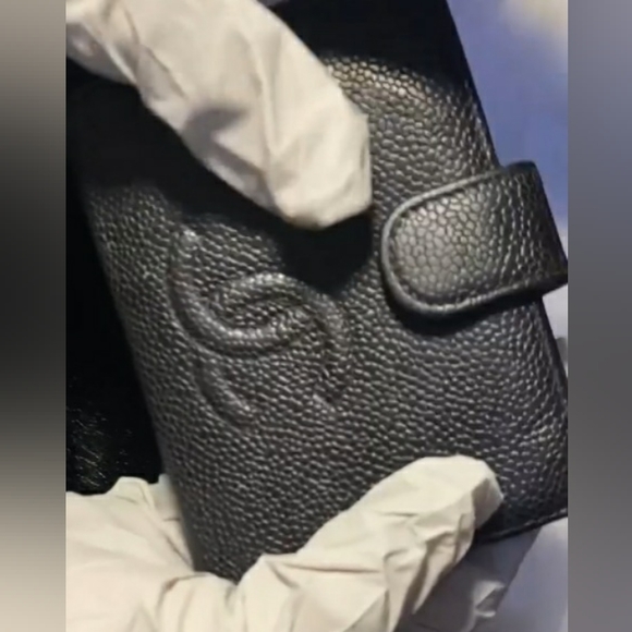 CHANEL VINTAGE BIFOLD CAVIAR BLACK LEATHER WALLET+CHANGE PURSE W/ GOLD HARDWARE - Picture 7 of 16